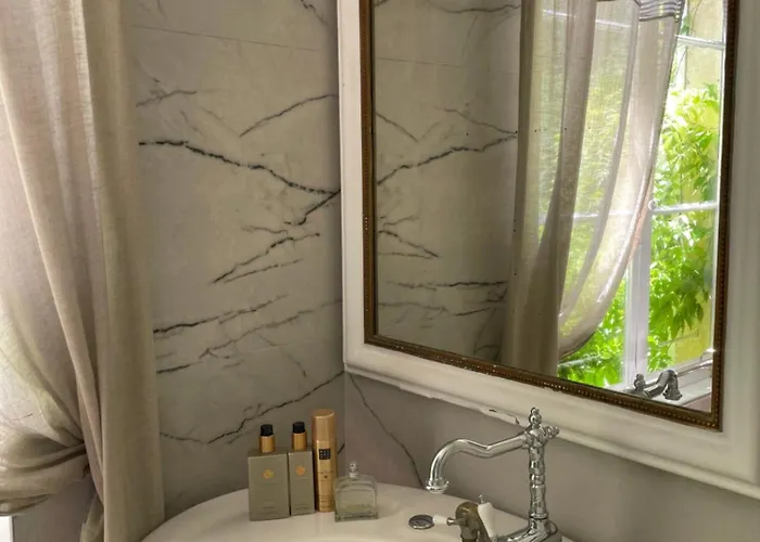 Couette-café L'écrin Du Marquis 3*